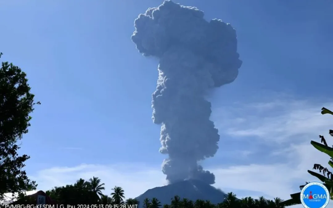 Le volcan Ibu crache sa colère : une éruption spectaculaire et des milliers d’habitants évacués