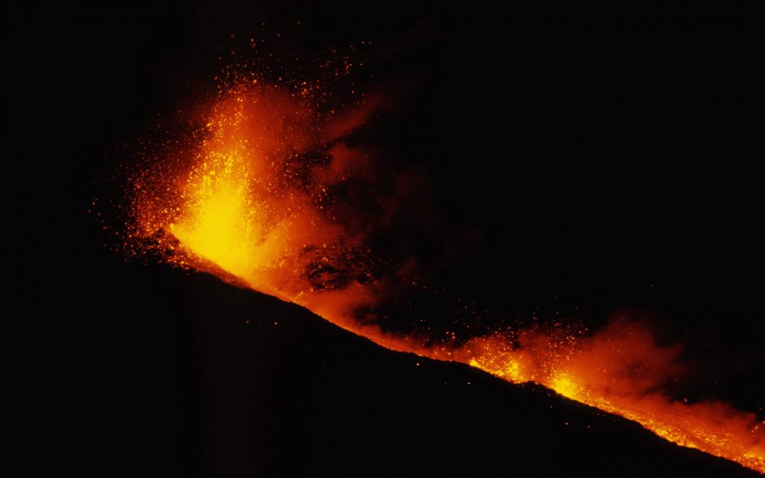 Activité Éruptive de l’Etna : Le Cratère Central en Vedette